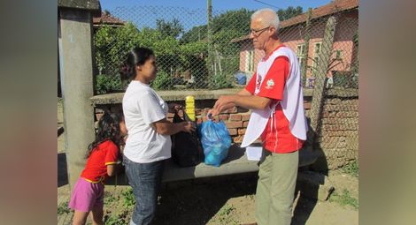 „Каритас Русе“ дари храна и хигиенни материали на 250 семейства от Левски