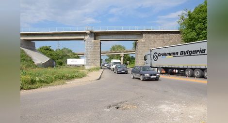 „Пътинженеринг“ се пребори за тапата при Дунав мост