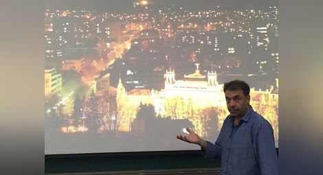 Проф.Николай Ненов представи  Ивановските църкви в Пекин