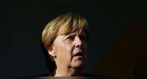 Меркел подкрепя премахването на двигателите с вътрешно горене
