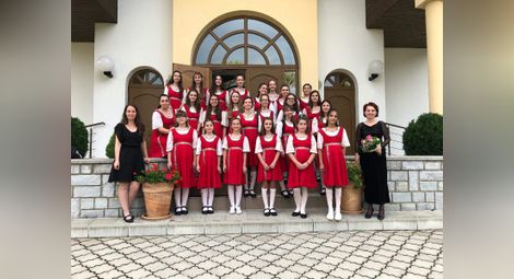 Хор „Дунавски вълни“ пее  на фестивал в Черна гора