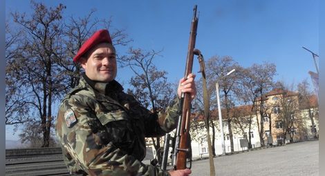 Само 25% от българите са готови да се бият за страната си