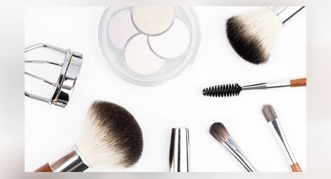 Дерматолози разкриха колко е вреден грима за кожата на лицето