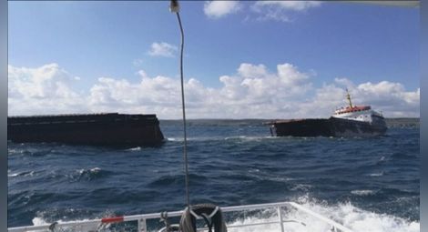 Товарен кораб се разцепи на две край турския бряг на Черно море