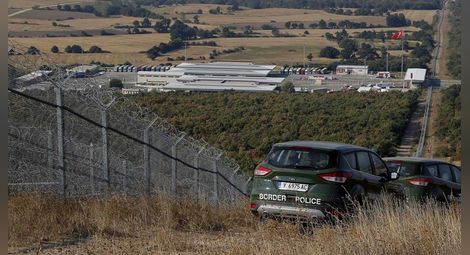 Кабинетът отпусна още 1,2 млн. лева за оградата на границата