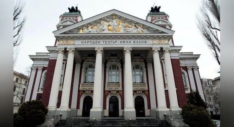 Нелепа смърт пред Народния театър в София