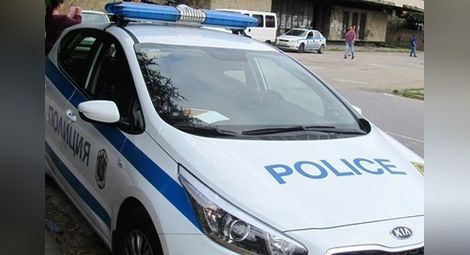 Млада жена вилня с нож във Варна и рани четирима мъже