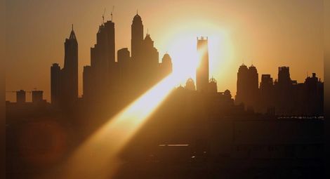 В Дубай изграждат най-голямата електроцентрала в света със слънчеви колектори