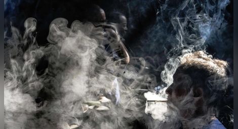 Пушачите, заразени с ХИВ, е по-вероятно да починат от рак на белите дробове