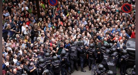Полицията задържа протестиращи в Барселона, има ранени