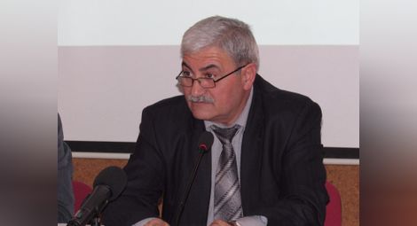 Просветният министър освободи от поста Димитър Райнов