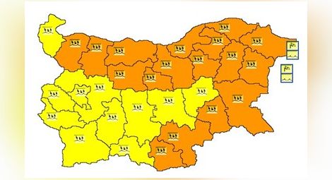 Оранжев код за силен дъжд в 18 области в страната, валежите продължават и утре