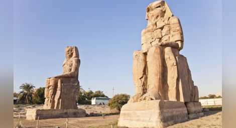 Показаха две нови огромни статуи на Аменхотеп III