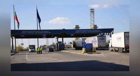 Косовар със забрана да влиза у нас хванат с фалшиви документи на Дунав мост