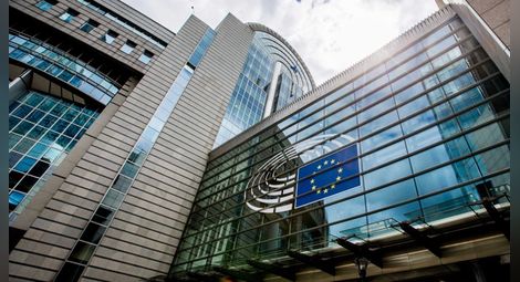 Евробарометър: 55% от българите подкрепят членството в ЕС