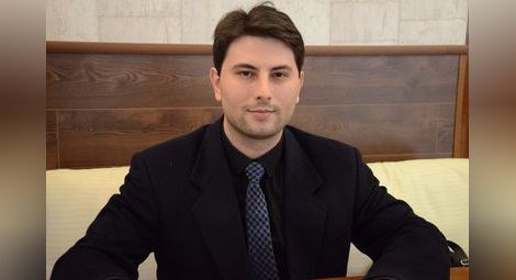 Бившият реформатор Стоян Янев увеличи групата съветници на ГЕРБ