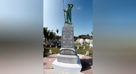 Паметникът на моряка напомня друг каменен матрос - в Кий Уест в САЩ