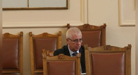 Здравният министър Николай Петров подаде оставка, Борисов я прие