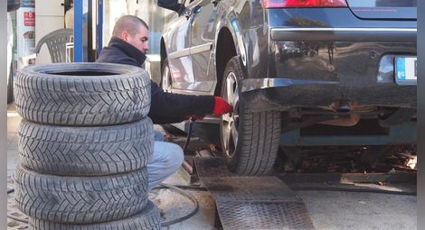 Масови проверки за готовността на автомобили за зимни условия