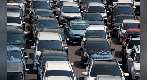 Забраниха на румънците да имат повече от една кола втора употреба