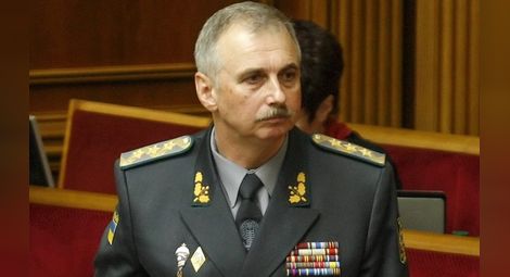 В Украйна все пак отстраниха военния министър заради Крим