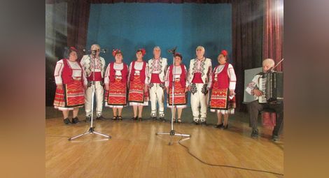 5 години отпразнуваха с концерт самодейците от „Зорница“ в Ценово