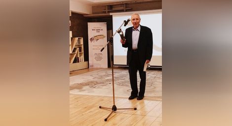 Поетът Владимир Попов получи приза  „Перото“ за цялостния си принос