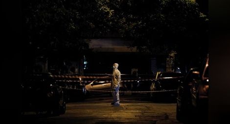 Наркоман призна, че е наръгал 32-годишната жена в гробище в Атина