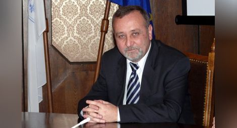 Александър Неделчев гласува  за сливането на ОББ и СИБанк
