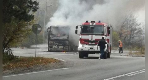 Изгоря автобус на театъра в Разград
