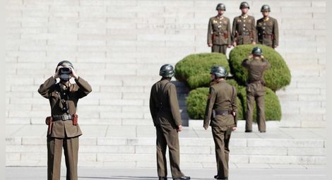 Севернокорейски войник беше прострелян при опит да избяга в Южна Корея