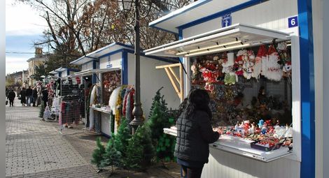 Коледните базари и елхите идват на 1 декември
