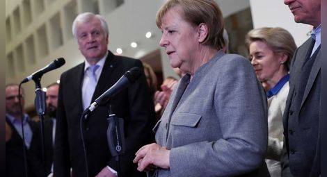 Политическият смут в Германия поставя Меркел на кръстопът