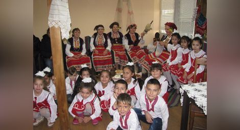 Ветовски деца пресъздадоха седянка за Деня на християнското семейство