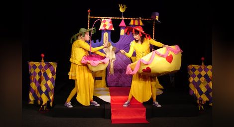Започват коледните вълшебства в салона на Кукления театър