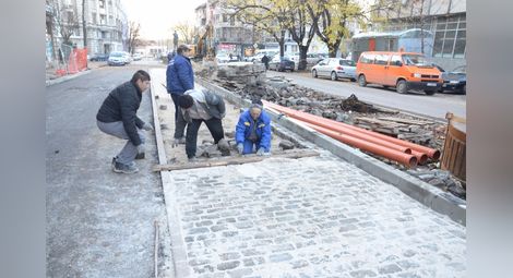 Редят павета по местата  за паркиране на „Славянска“