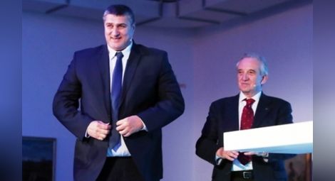 Легендарният русенски волейболист и вицепрезидент на федерацията Любо Ганев присъства на жребия в Италия.