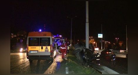 Двама души загинаха в тежка катастрофа на бул.“България“
