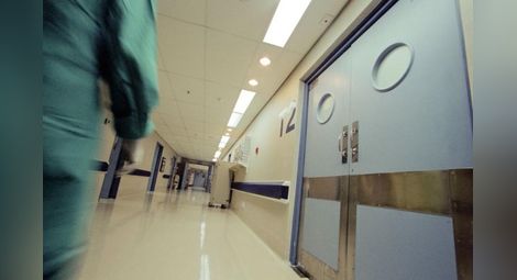 Мъж почина в коридора на болницата в Първомай