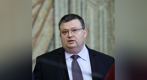 Цацаров: Днес обвиняваме зам.-министър за измама