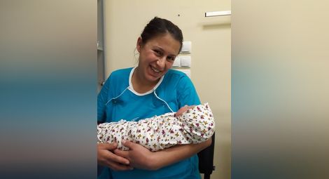 Цяла година ВИП грижи за бебе №100 в „Медика“