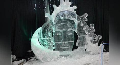 10 скулптори извайват зимна приказка в Русе от 15 тона ледени блокове