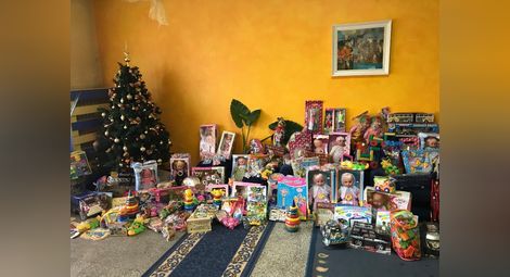 „Ас-Строй“ зарадва  200 деца преди Коледа