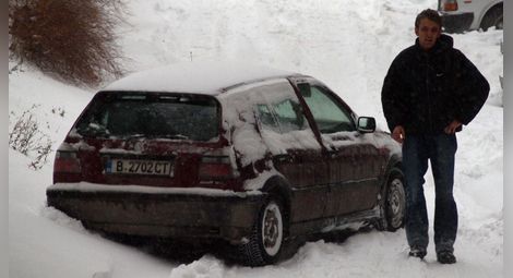 АПИ: Шофирането е опасно поради силен снеговалеж
