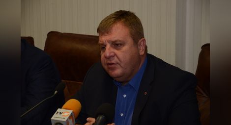 Каракачанов ще обсъжда военните паметници и сигурността в Русе