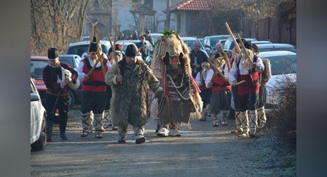 В Кошов съживиха Татунчо не заради фестивал или фолклорен преглед, а за да не се забрави старият обичай.