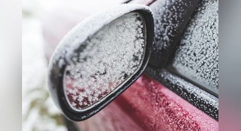 АПИ: През нощта се очаква снеговалеж, шофьорите да не пътуват, ако не е спешно