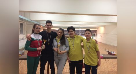 Младите майстори на пистолета с 6 медала на турнир във Варна