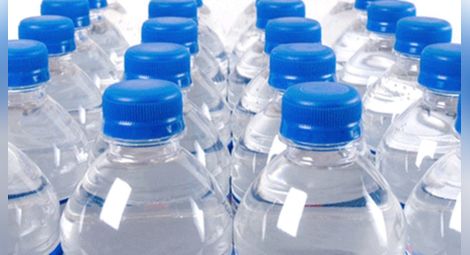 Хората често не са наясно  каква бутилирана вода купуват
