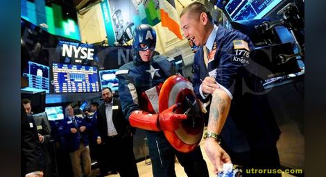 Капитан Америка на гости на Нюйоркската борса